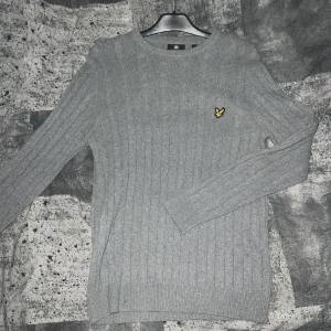 Lyleand scott stickad tröja - Aldrig använd 