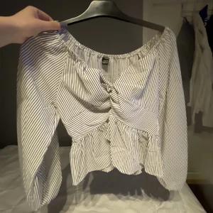 Randig blus - Super söt randig blus, aldrig använd 