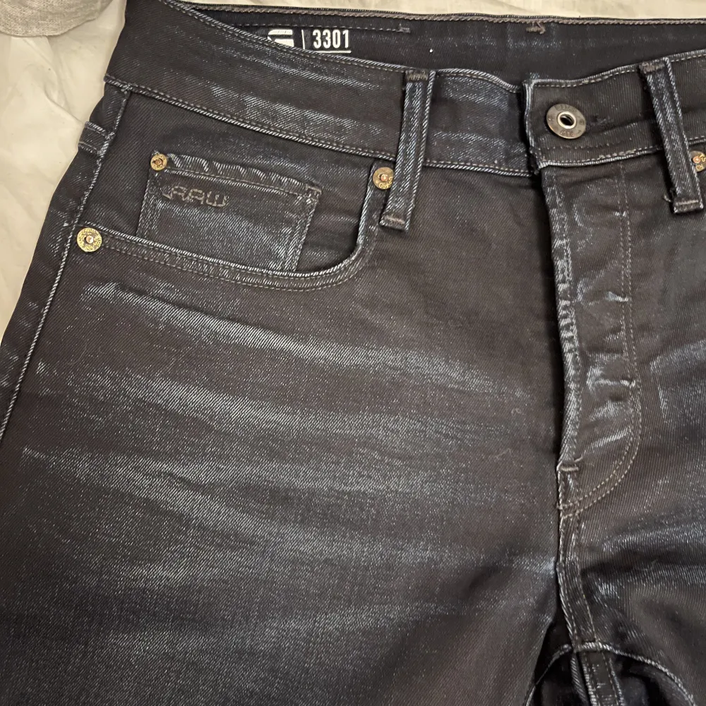 Riktigt snygga G-star jeansu som är slim fit , i storlek W29 L34, skriv vid frågor och pris går att diskutera vid snabb affär . Jeans & Byxor.