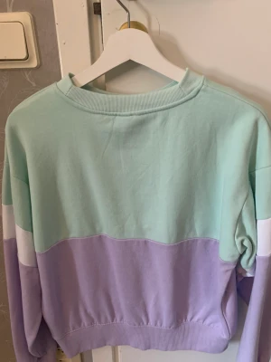 Sweatshirt  - Mycket bra skick, helt ny utan prislapp! 