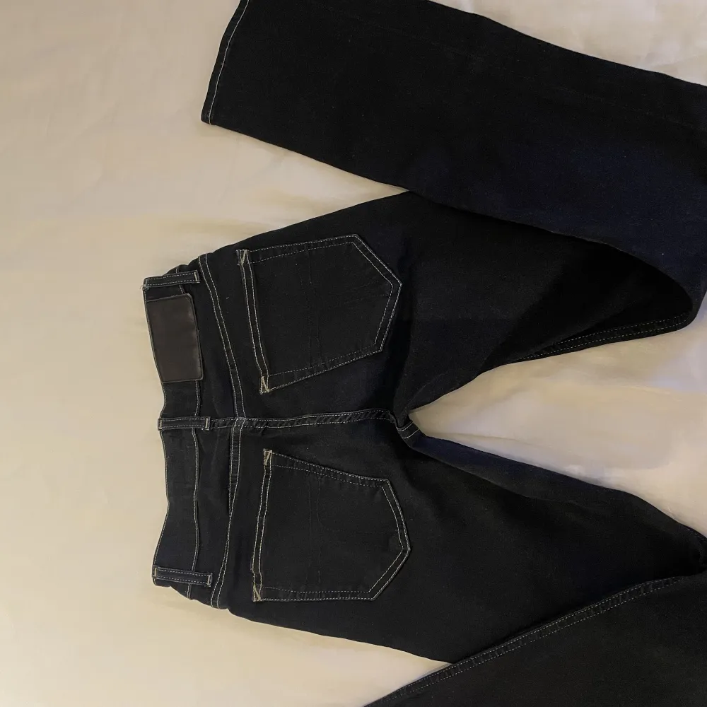 Så snygga mörkblå tiger of Sweden jeans i storlek 27/30 i nyskick. . Jeans & Byxor.