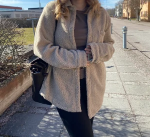 Teddy jacka  - Fin Teddy jacka passar till våren. 