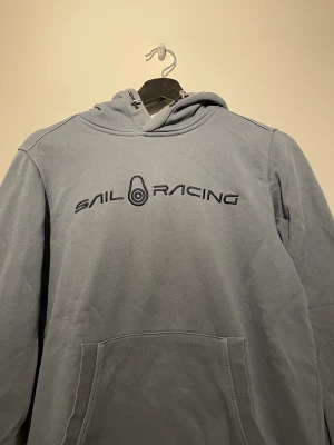 Sail racing hoodie - Sail racing hoodie i bra skick. Strl xs