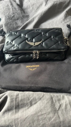 Zadig väska  - Säljer min helt ny Zadig väska dustebag följer med ،، säljer bara byter ej mot något 