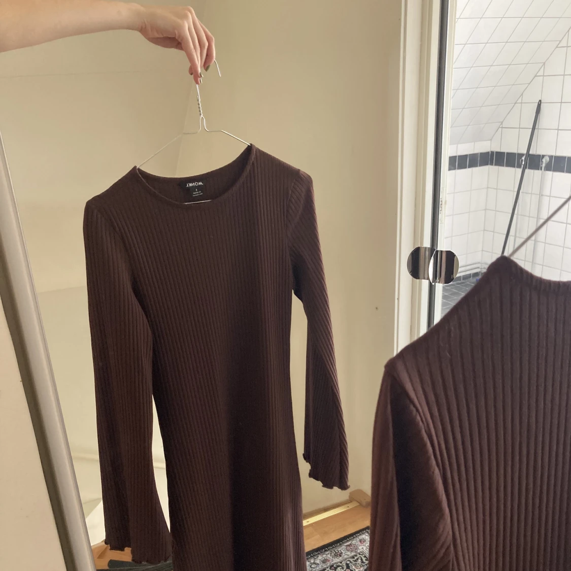 Brun ribbad klänning