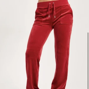 Juicy couture  - Nyköpta och ej testade. Hör av dig ifall du är intresserad 🥰