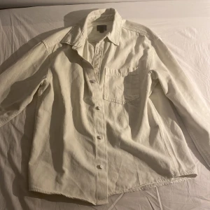 Overshirt - Säljer min Overshirt som ej använts något innan. Jättefin, storlek M men passar även till L