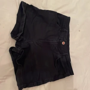 Black shorts - Är lite använda men funkar jätte bra 