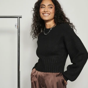 Stickad tröja - Tröja som inte kommer till användning. Från NAKD i storlek XS. Bra skick och endast använd nån gång