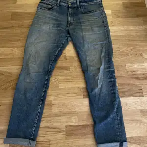Calvin Klein Jeans Storlek W33 L32 Väldigt bra skick, endast slitage vid höger lår (bild 3)