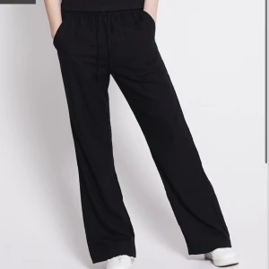 Slutsålda linnebyxor - Helt slutsålda svarta linnebyxor, som tyvärr inte kommer till användning. 💓💓