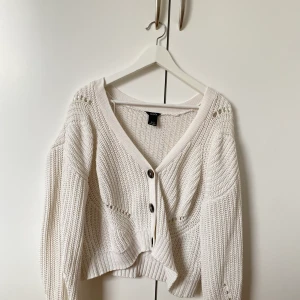 Vit Kofta från Lindex  - Kofta från Lindex storlek M men passar på S