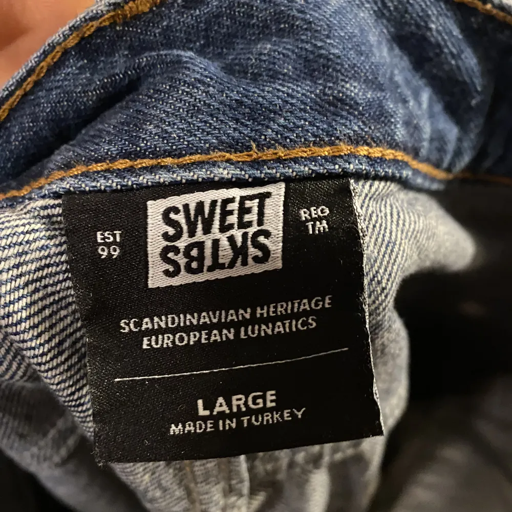 Säljer mina jeans pga rensning av garderoben! Hör av dig om du har fler frågor!. Jeans & Byxor.