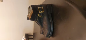 Urban project  - Här har ni ett par supersnygga boots som är otroligt bekväma att gå i. Använda men har otroligt mycket kvar att ge!