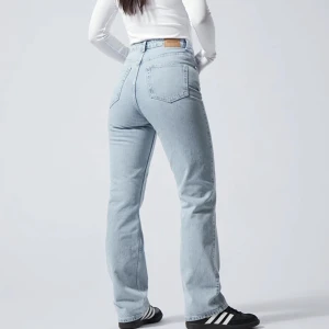 Weekday jeans - Säljer mina superfina jeans från Weekday då dom blivit för stora, använda Max 2 gånger o köpte dom sommaren 2022. Dessa passade mig när ja var en M i storlek. Nypris är 590kr men säljs för 350kr. 