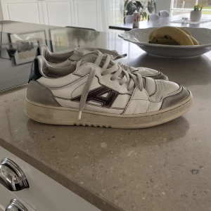 Arigato skor - Säljer nu mina arigato skor som är väl använda, men mer att ge. 