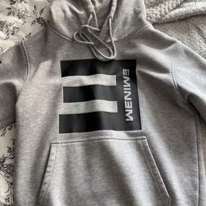 Hoodie, Eminem recovery. Fin hoodie merch av Eminem, säljer pga för liten för mig tyvärr. 