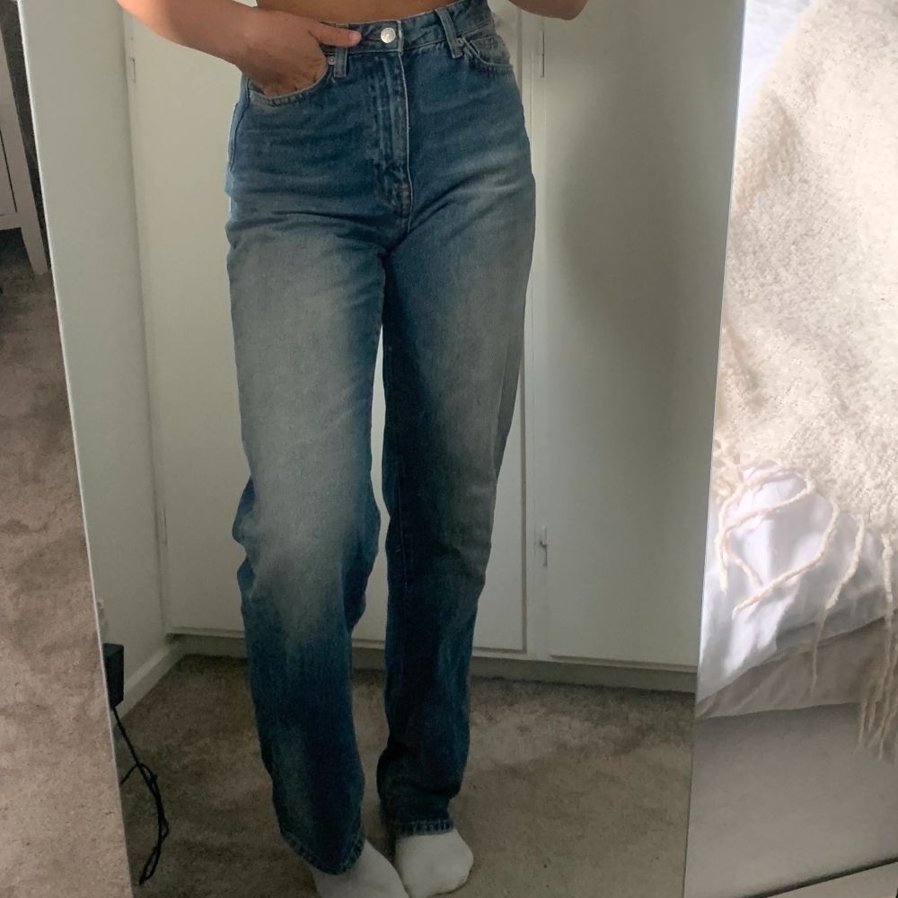Raka blå Jeans från NAKD strl 32. 150+66 kr i frakt💙. Jeans & Byxor.