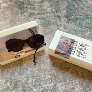 Chimi Eyewear x Elsa Hosk - Säljer mina snygga Chimi x Elsa solglasögon. Använda 2 gånger och i kanonskick! Putsduk, fodral och tillhörande tygpåse medkommer!