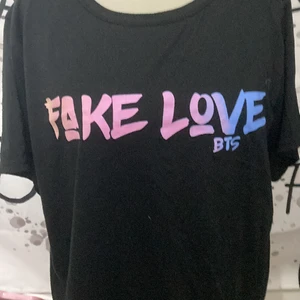T-shirt  - Bts fake love t-shirt 