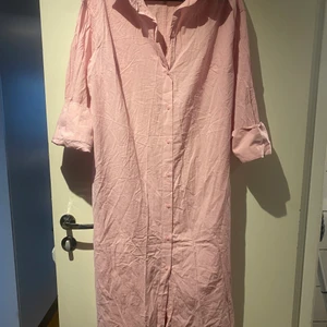 Lång rosa skjorta  - Vadlång skjorta