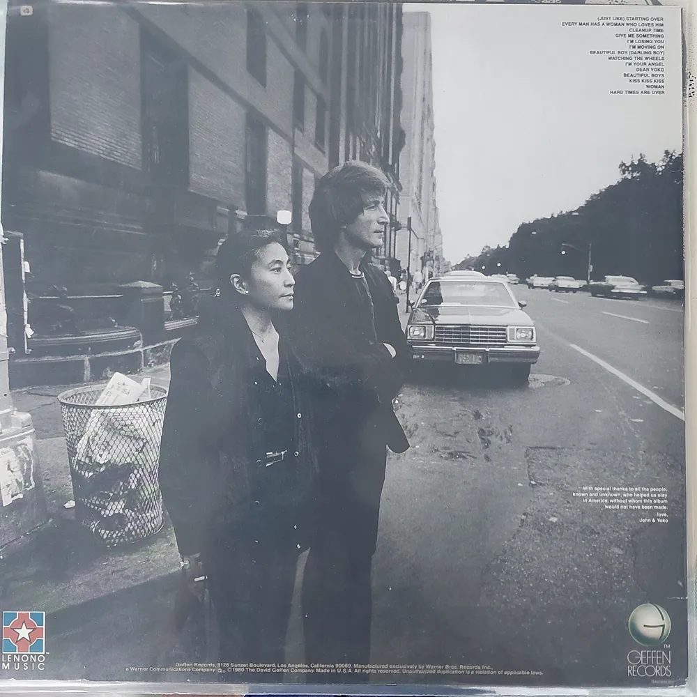 John Lennons och yoko onos album double fantasy säljs till mycket bra pris och skick. Några få repor på själva fodralet men inga på själva skivan. Låtar som beautiful boy(darling boy) och woman. Släppt 1980. Övrigt.