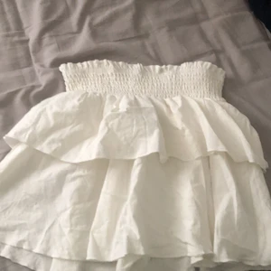 SHEIN skirt size xs  - Skit fin kjol,har aldrig använt den. Vi kan diskutera pricet 