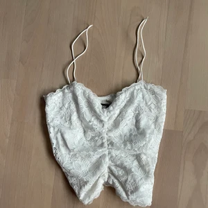Vitt spets linne - Stl: XS Pris: 30 kr 