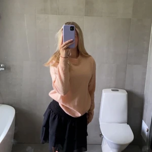 Stickad tröja strl s - Väldigt fin rosa stickad tröja som tyvärr inte kommit till användning. köpt från lager 157 men säljs ej längre. Köparen står för frakten