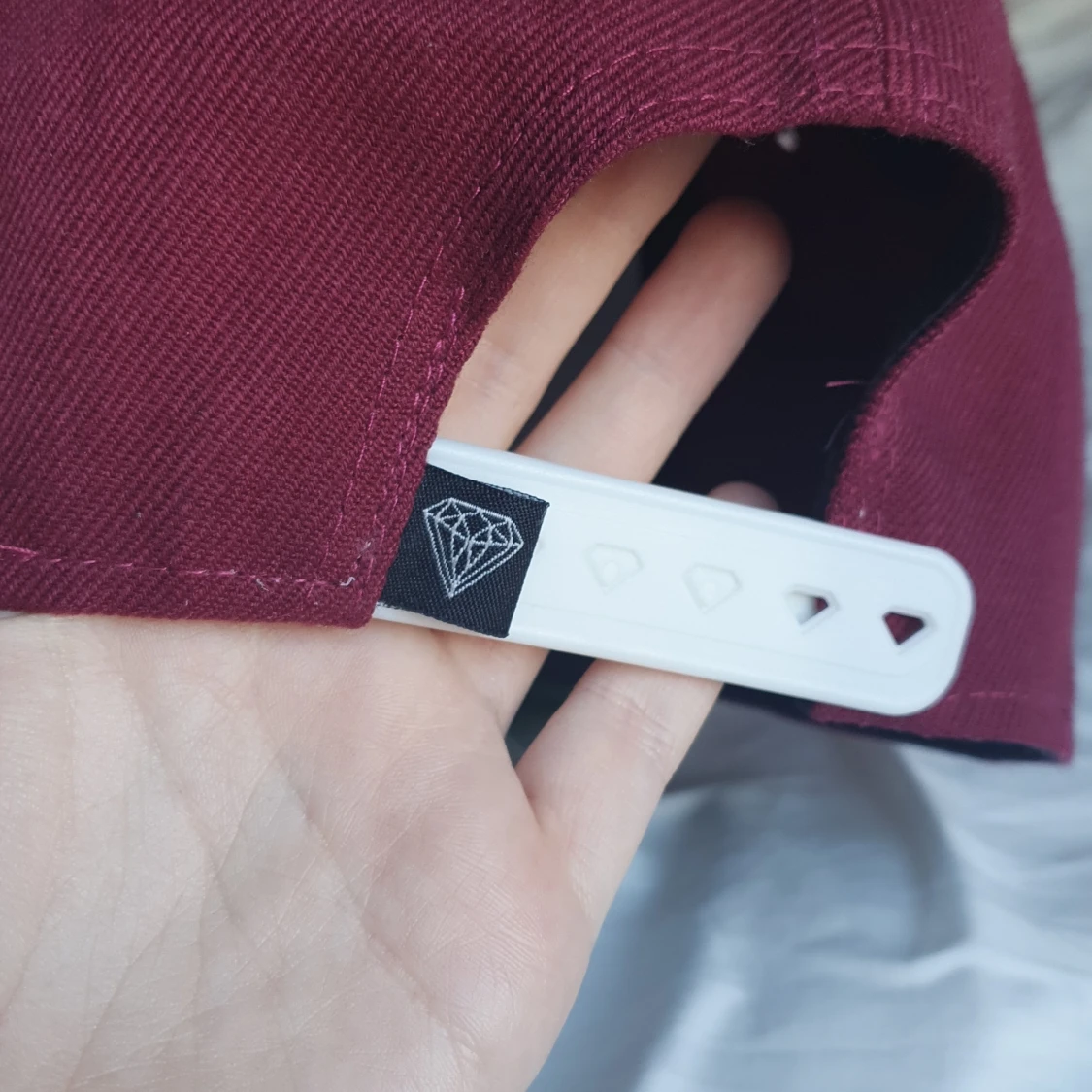 Keps/Snapback med diamant - 91