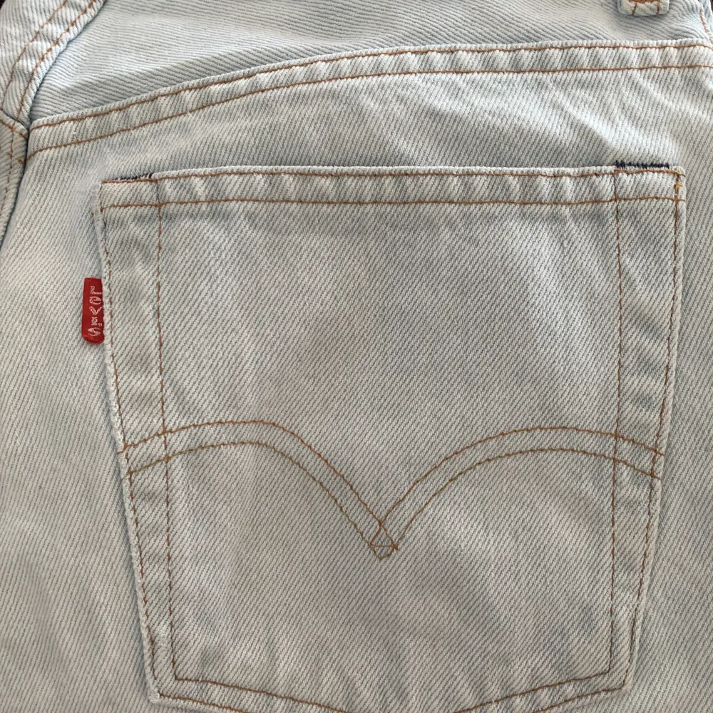 Levis 501, W29 L34 men skulle uppskatta storleken till en S. Kan gå ned i pris vid snabb affär :). Jeans & Byxor.