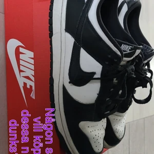 NIKE DUNKS - Ett par nike dunks i väldigt bra skick 