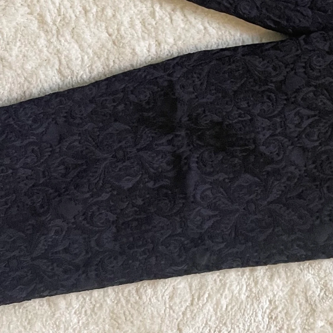 Nya svarta byxor med mönster  - 91