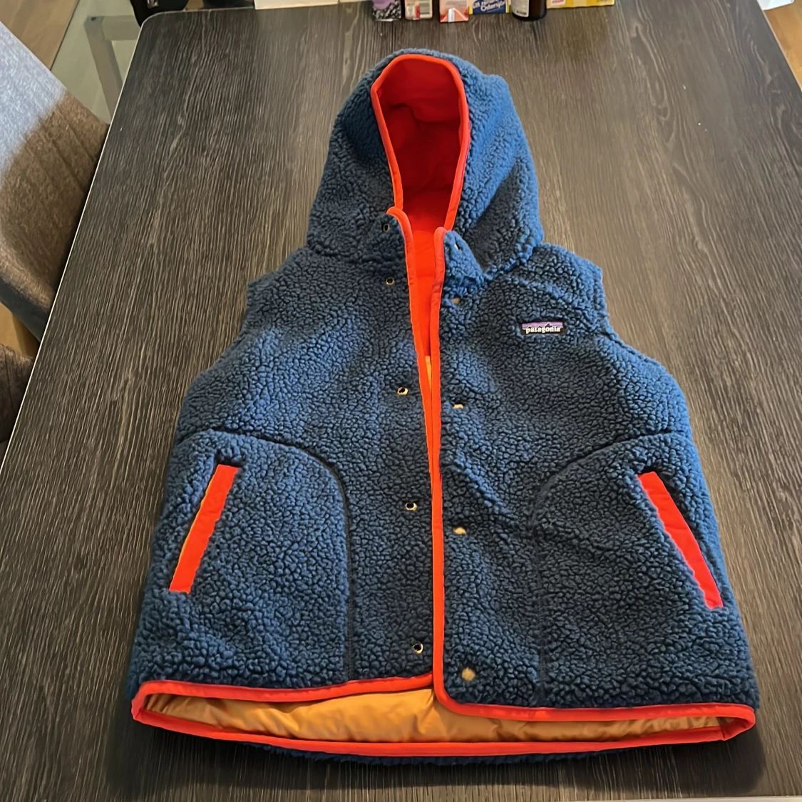 Vändbar Patagonia väst