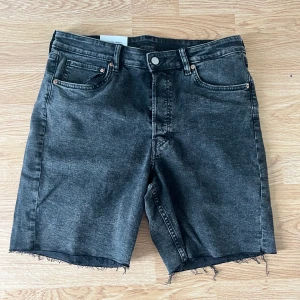 Basic H&M shorts  - Strl S/30-31, köpare står för frakt, ingen retur, vid köp av fler klädesplagg tilläggs paketrabbat!