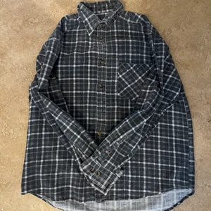 Vintage skjorta - Superfin skjorta som aldrig kommer till användning! Storleken är oklar men gissar på M/L 💚