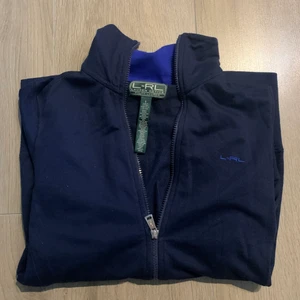 Kofta Ralph Lauren - Mysig kofta från Ralph Lauren i nyskick. Är absolut öppen för prisförslag, kan mötas upp i Stockholm och det är bara att skriva för fler bilder! 