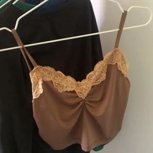 Fint brunt linne - Fint linne från shein. Står att det är storlek M men passar bra på mig som har storlek s.