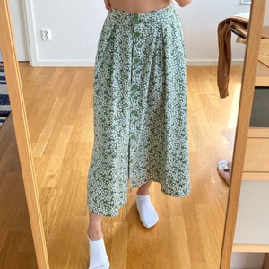 Somrig kjol! - En fin somrig kjol!! I nyskick och utan defekter✨