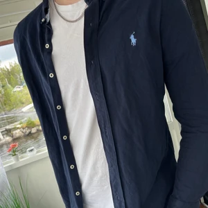skjorta  - skjorta från ralph lauren strolek M