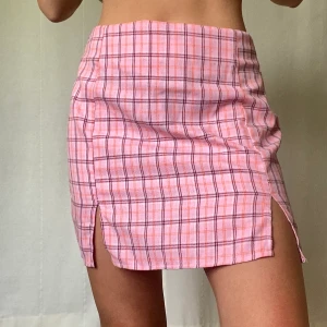 Kjol 36 S - Supergulliga kjol som passar fint till sommaren💗 står inte storlek men skulle gissa på 36! Hör av dig om du har frågor💓