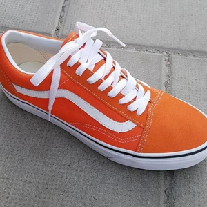 Vans skor oranga storlek 38 - Ny vans skor har bara haft på mig dessa tre gånger. Väldigt fina och passande för att ha på sig på sommaren 