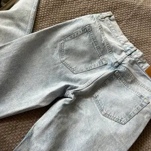 Helt nya jeans från ginatricot, säljer pga flytt💓 KÖP IBTE GENOM APPENS FUNKTIONER TAR BARA SWISH