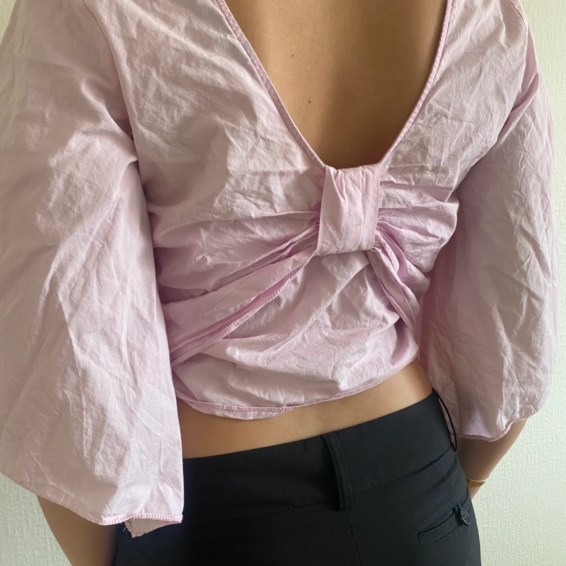 Superfin rosa topp med rosett i bak (behöver strykas)  - 90