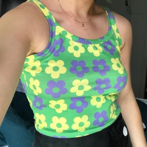 Sommarlinne - Croppat sommarlinne strl 38 (mer som 36). Använd 1-2 ggr.  