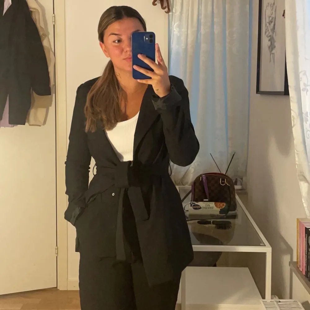 Superfin svart blazer från nakd! . Puvut & Bleiserit.