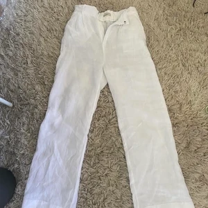 Linnebyxor - Säljer dessa fina slutsålda linnebyxor från Gina Tricot! Helt nya och oanvända. Säljer då jag har andra 💞