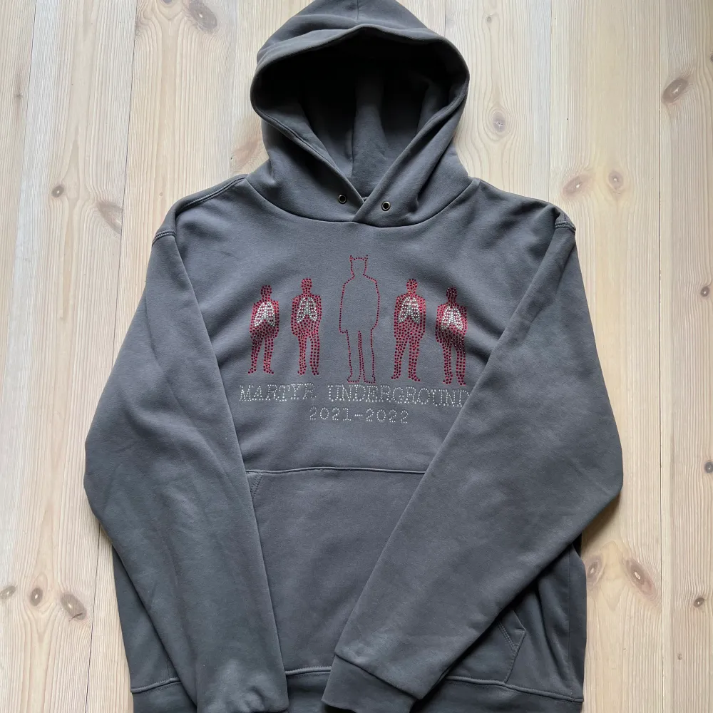 Martyr Underground 2021-2022 Hoodie. Limited Edition.. Storlek L, knappt använd men lyckats få en fläck, se andra bild.. Hoodies.