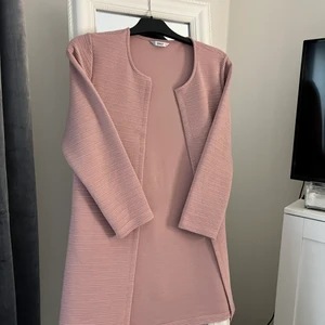 Kofta  - En jätte gullig sommar kofta med lite kortare arm, köpare står för frakt 