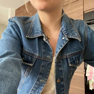 Jeansjacka - Jeansjacka i bra skick, egentligen herrjacka tror jag men är unisex i min åsikt